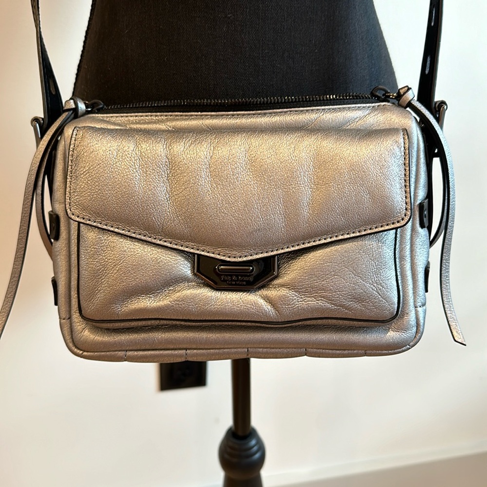 rag & bone small field messenger bag in silver